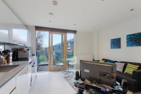 Studio to rent, Binnacle House, 10 Cobblestone Square, E1W