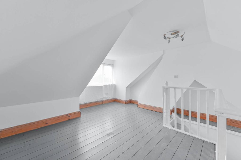 SIDCUP ROAD, Lee, London, SE12 4 bed semidetached house £3,000 pcm