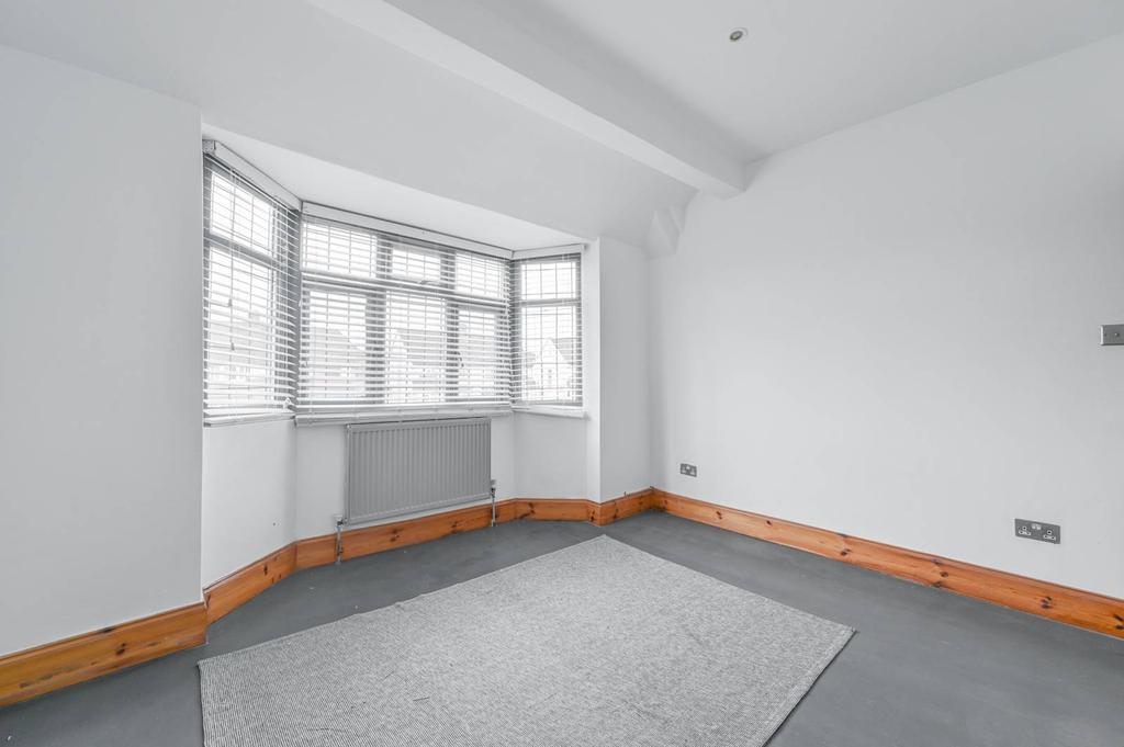 SIDCUP ROAD, Lee, London, SE12 4 bed semidetached house £3,000 pcm