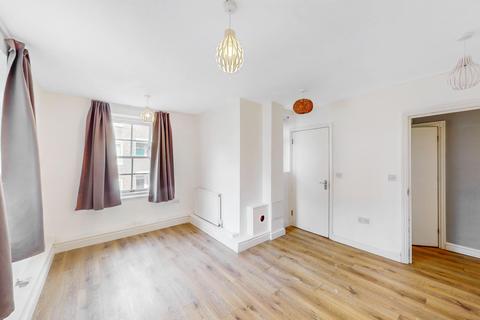 4 bedroom apartment to rent, Bracken House, London, E3