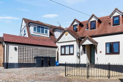 6 bedroom detached house to rent - Theydon Park Road, Theydon Bois CM16