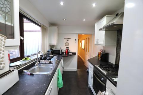 3 bedroom terraced house to rent, Lawson Terrace, Newcastle-under-Lyme, ST5