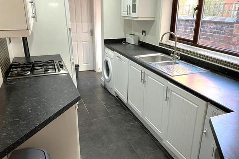 3 bedroom terraced house to rent, Lawson Terrace, Newcastle-under-Lyme, ST5