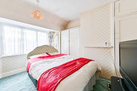 3 bedroom semi-detached house for sale - Dryden Road, Harrow Weald, Harrow, HA3