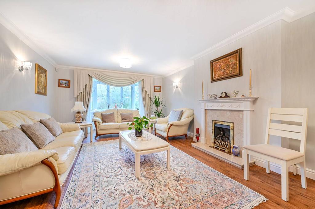 Coresbrook Way, Knaphill, Woking, GU21 5 bed detached house for sale £1,000,000