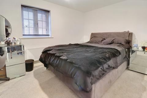 16 Setters Way, Roade, Northampton, NN7 2QQ