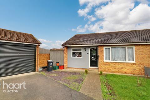2 bedroom bungalow for sale - Havering Close, Clacton-On-Sea