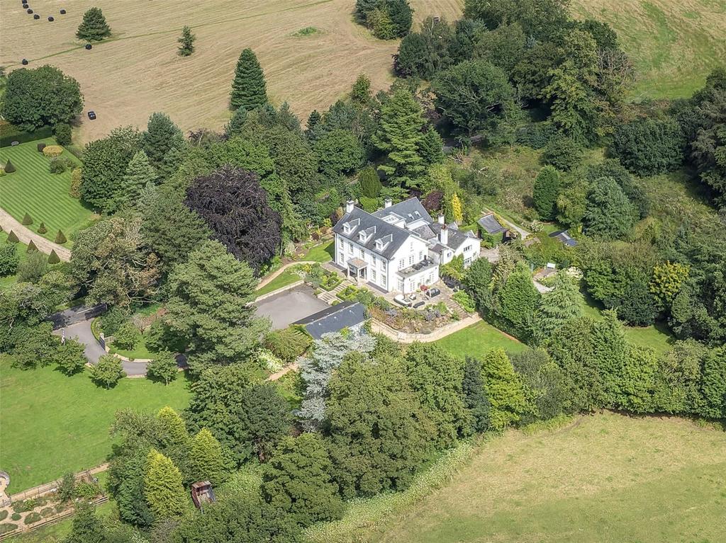 Alderley Road, Mottram St. Andrew, Macclesfield, Cheshire, SK10 6 bed