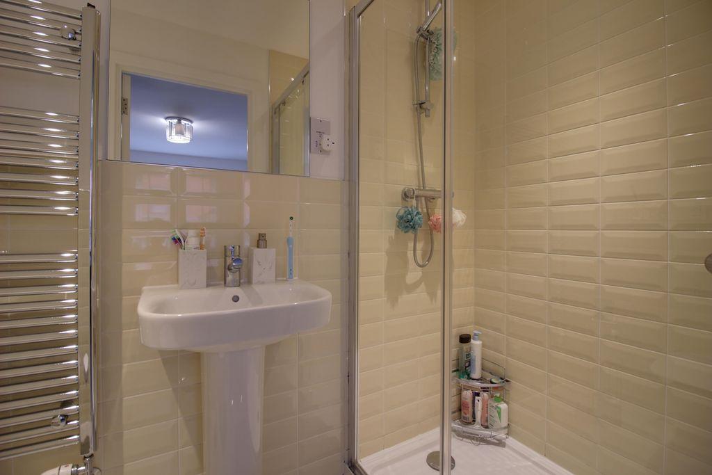 Ensuite to Bed 1