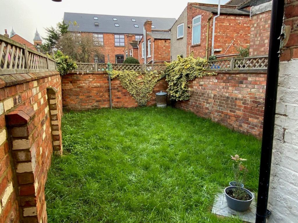 Terrace, The Mounts, Northampton NN1 3LD 2 bed terraced house