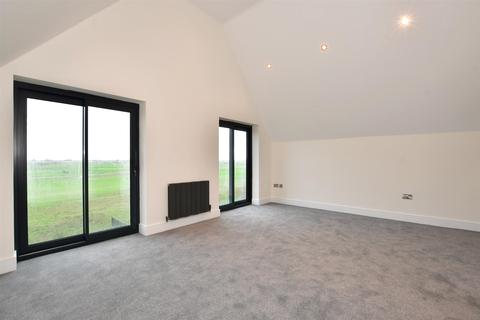 3 bedroom semi-detached house for sale - Madeira Road, Littlestone, New Romney, Kent