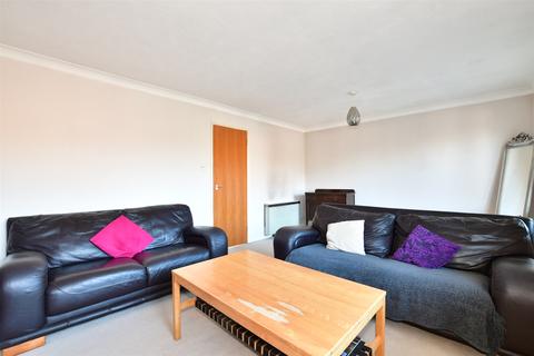 2 bedroom flat for sale - Connaught Gardens, West Green, Crawley, West Sussex
