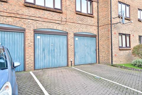 2 bedroom flat for sale - Connaught Gardens, West Green, Crawley, West Sussex