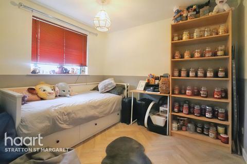 99 Elmore, Swindon, SN3 3TN