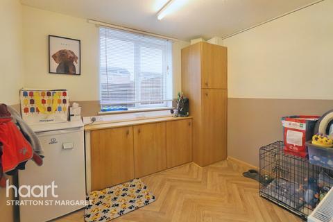 99 Elmore, Swindon, SN3 3TN
