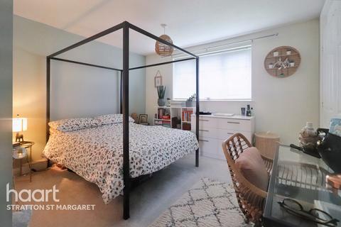99 Elmore, Swindon, SN3 3TN