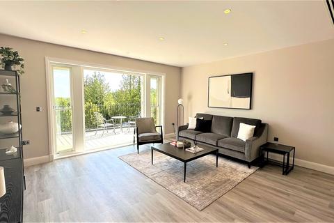 2 bedroom apartment for sale, Heathcote House, Camlet Way, Hadley Wood, Hertfordshire, EN4