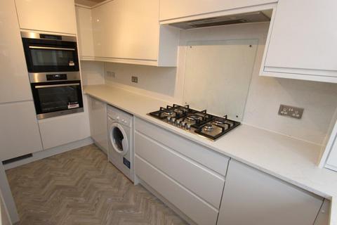 2 bedroom flat to rent, Saunders Street, Stockbridge, Edinburgh, EH3