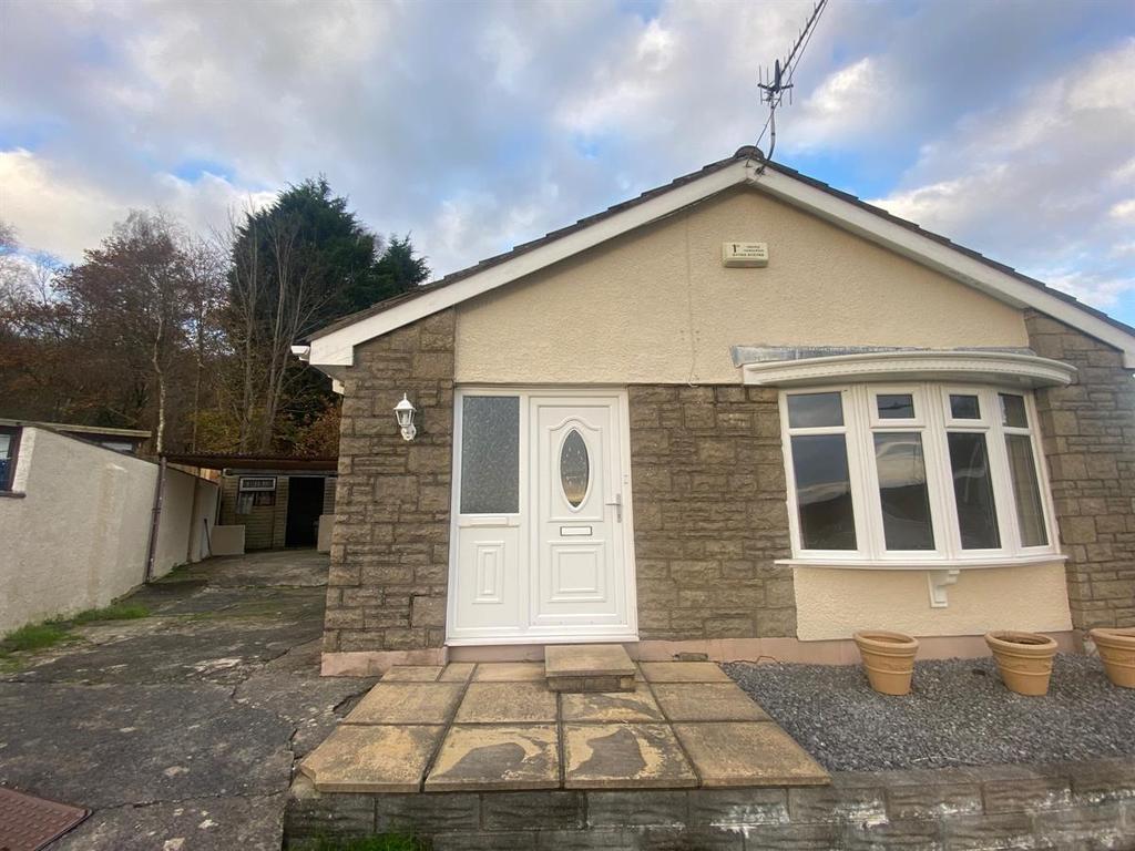Kingrosia Park, Clydach, Swansea 3 bed bungalow £950 pcm (£219 pw)