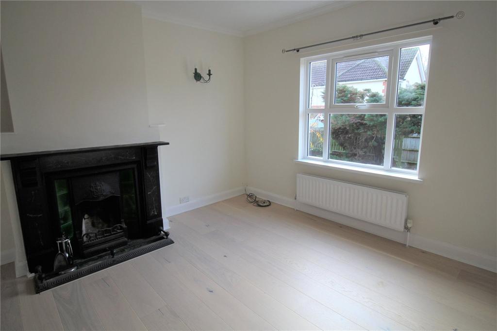 Street, Berkhamsted... 3 bed detached house £1,700 pcm (£392 pw)