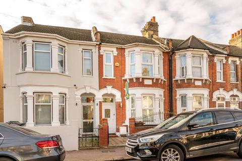 3 bedroom semi-detached house to rent - St Awdrys Road, Barking, IG11