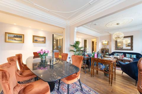 4 bedroom flat for sale, Old Court Place, High Street Kensington, London, W8