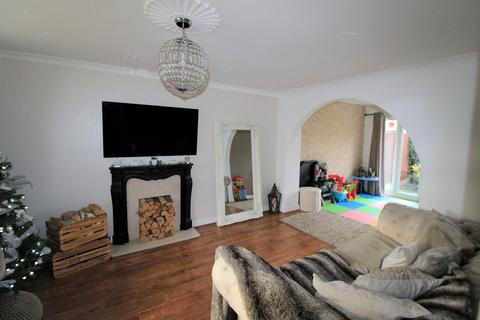 16 Leconfield Walk, Hornchurch, RM12 6NZ