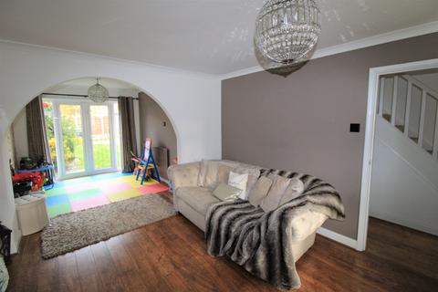16 Leconfield Walk, Hornchurch, RM12 6NZ
