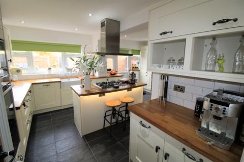 16 Leconfield Walk, Hornchurch, RM12 6NZ