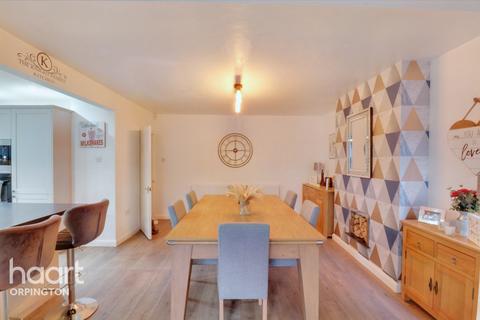 25 Turnpike Drive, Orpington, BR6 7SJ