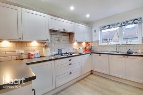 25 Turnpike Drive, Orpington, BR6 7SJ