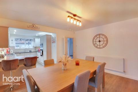 25 Turnpike Drive, Orpington, BR6 7SJ