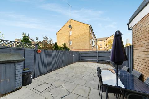3 bedroom townhouse to rent - Inglewood Close, London, E14