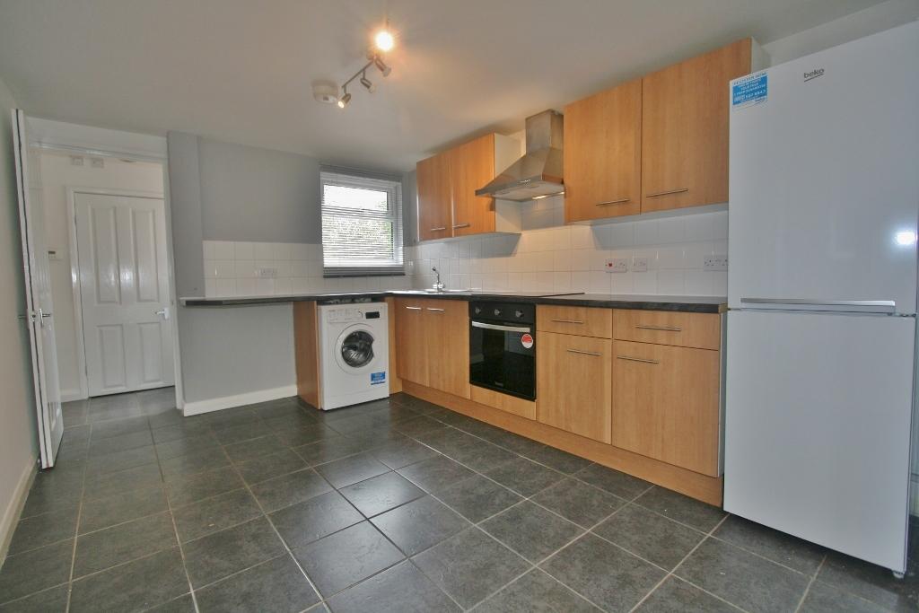 Wilmott Way, Winklebury, Basingstoke... 2 bed flat £925 pcm (£213 pw)