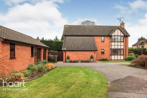 4 bedroom detached house to rent, Derby Drive, Peterborough