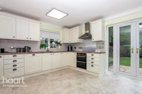 4 bedroom detached house to rent, Derby Drive, Peterborough