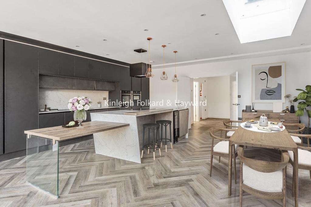 Beckenham Road, West Wickham 4 bed semi-detached house - £975,000