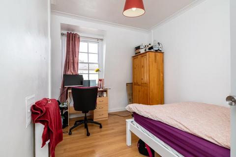 2 bedroom flat for sale, Fulham Palace Road, London W6