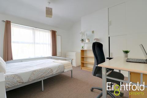 4 bedroom terraced house to rent, Coombe Road, Brighton, East Sussex
