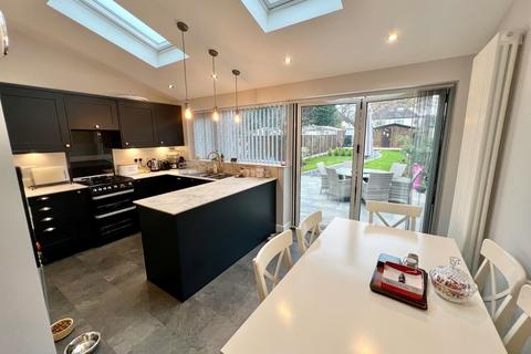 28 Bramley Croft, Shirley, Solihull, B90 3EJ