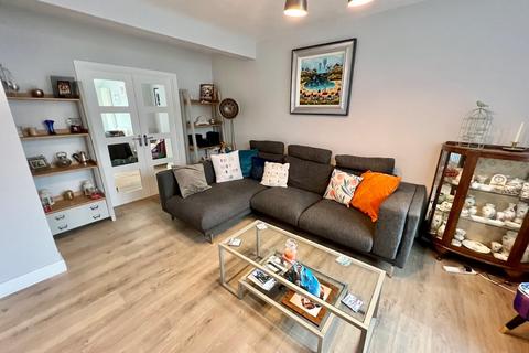 28 Bramley Croft, Shirley, Solihull, B90 3EJ