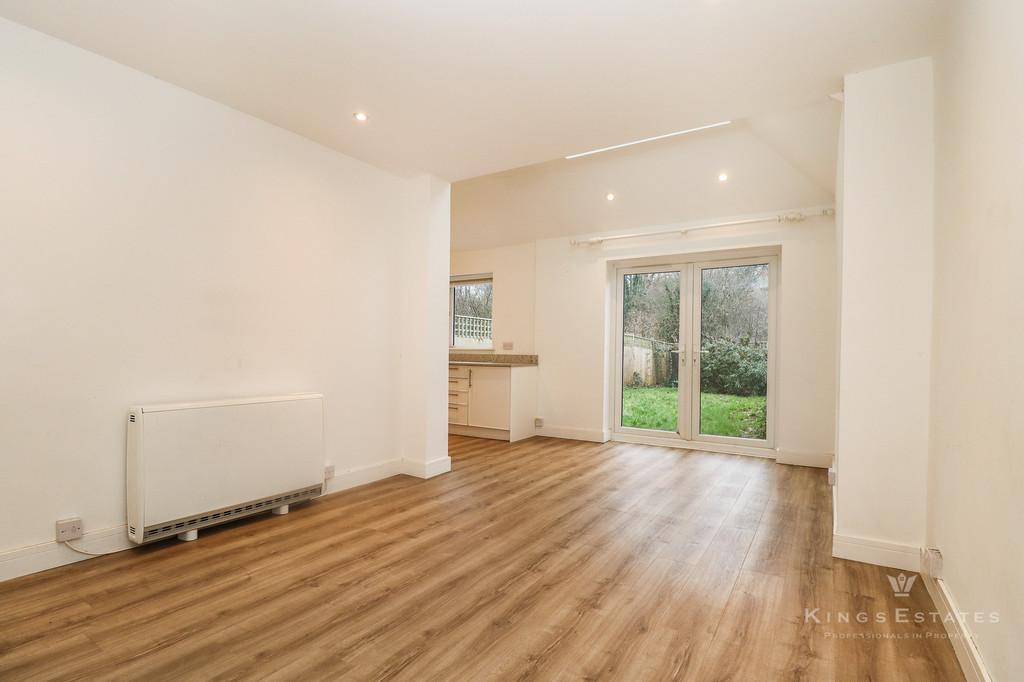 Cavendish Drive, Tunbridge Wells 4 bed semidetached bungalow £2,250
