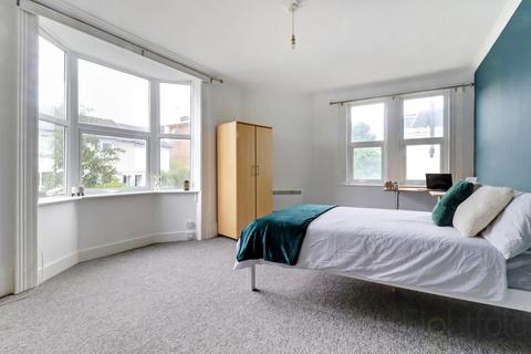 5 bedroom maisonette to rent, Islingword Road, Brighton