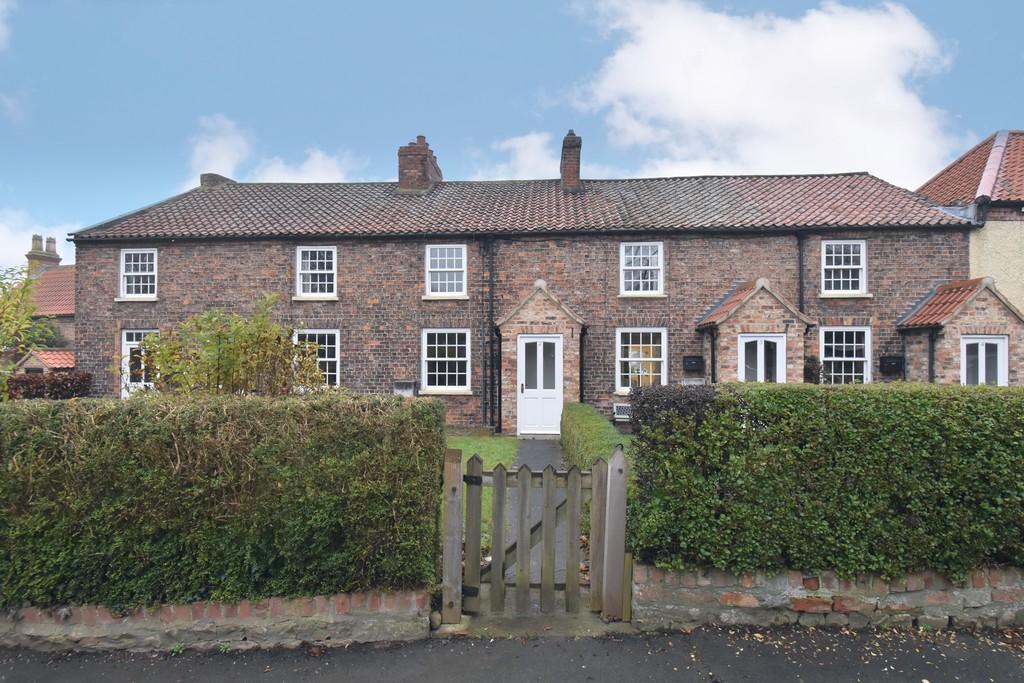 The Green, Ainderby Steeple 2 bed terraced house £175,000