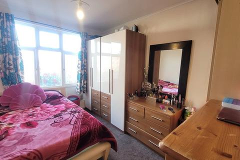 2 bedroom maisonette for sale, North Road