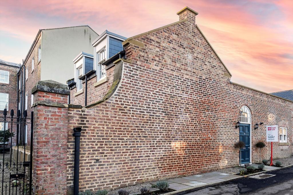 Dinsdale Hall, Middleton St. Darlington, Durham, DL2 3 bed semi