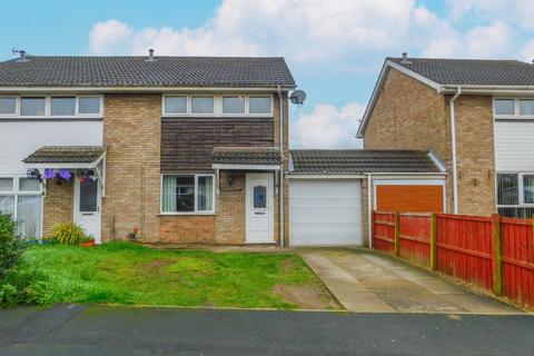 3 bedroom semi-detached house for sale - Airedale Close, Broughton, Brigg, North Lincolnshire, DN20