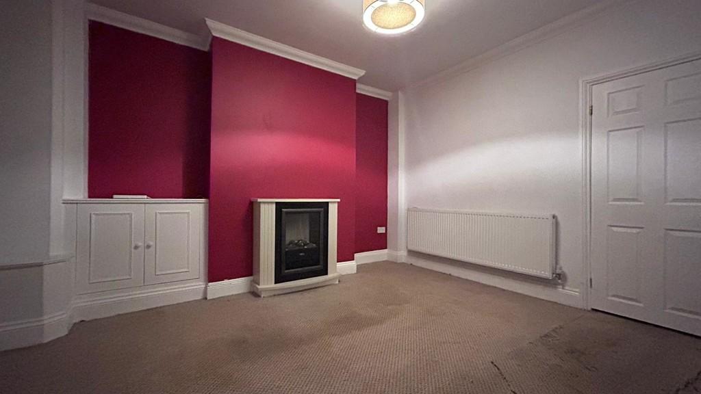 Beacon Hill Road, Newark 2 bed terraced house £695 pcm (£160 pw)