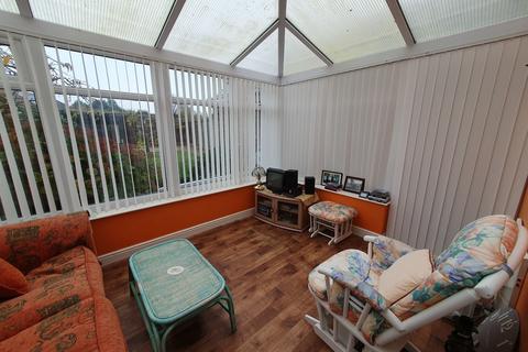 3 bedroom semi-detached house for sale - Walnut Drive, Winsford
