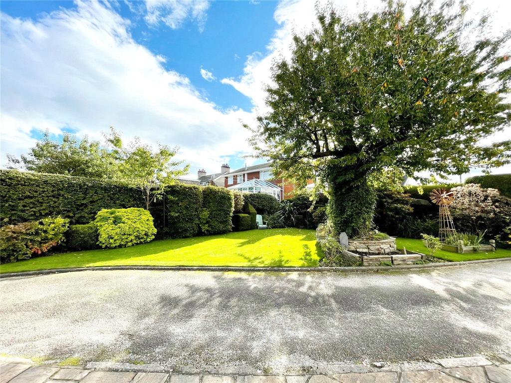 Summerfield, Mold Road, Buckley, CH7 3 bed semidetached house £285,000